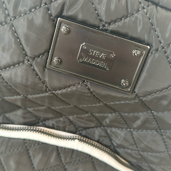 STEVE MADDEN QUILTED NYLON BACKPACK/PURSE - Picture 3 of 15